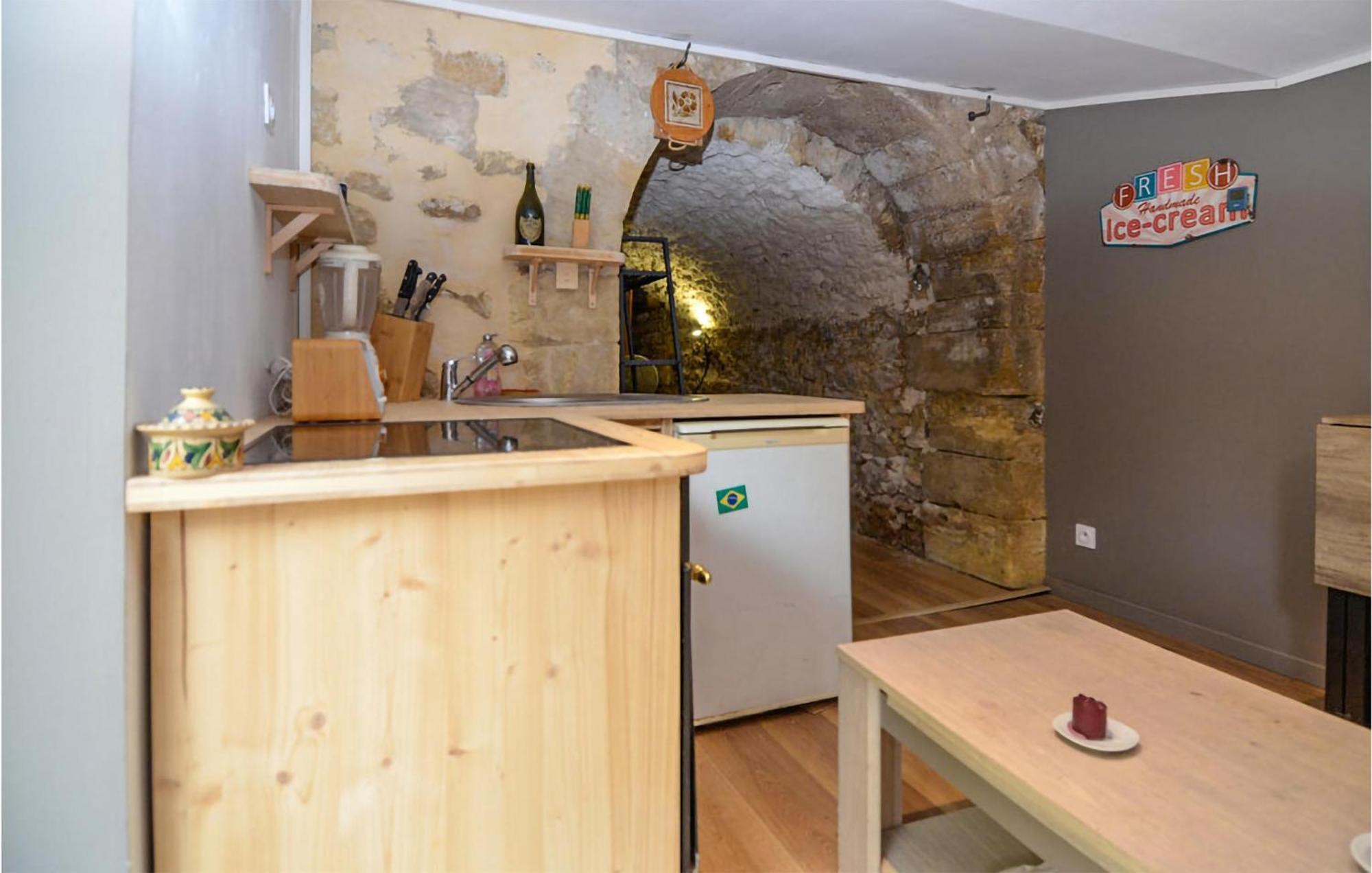 Awesome Apartment In Pujaut With Swimming Pool Exterior foto