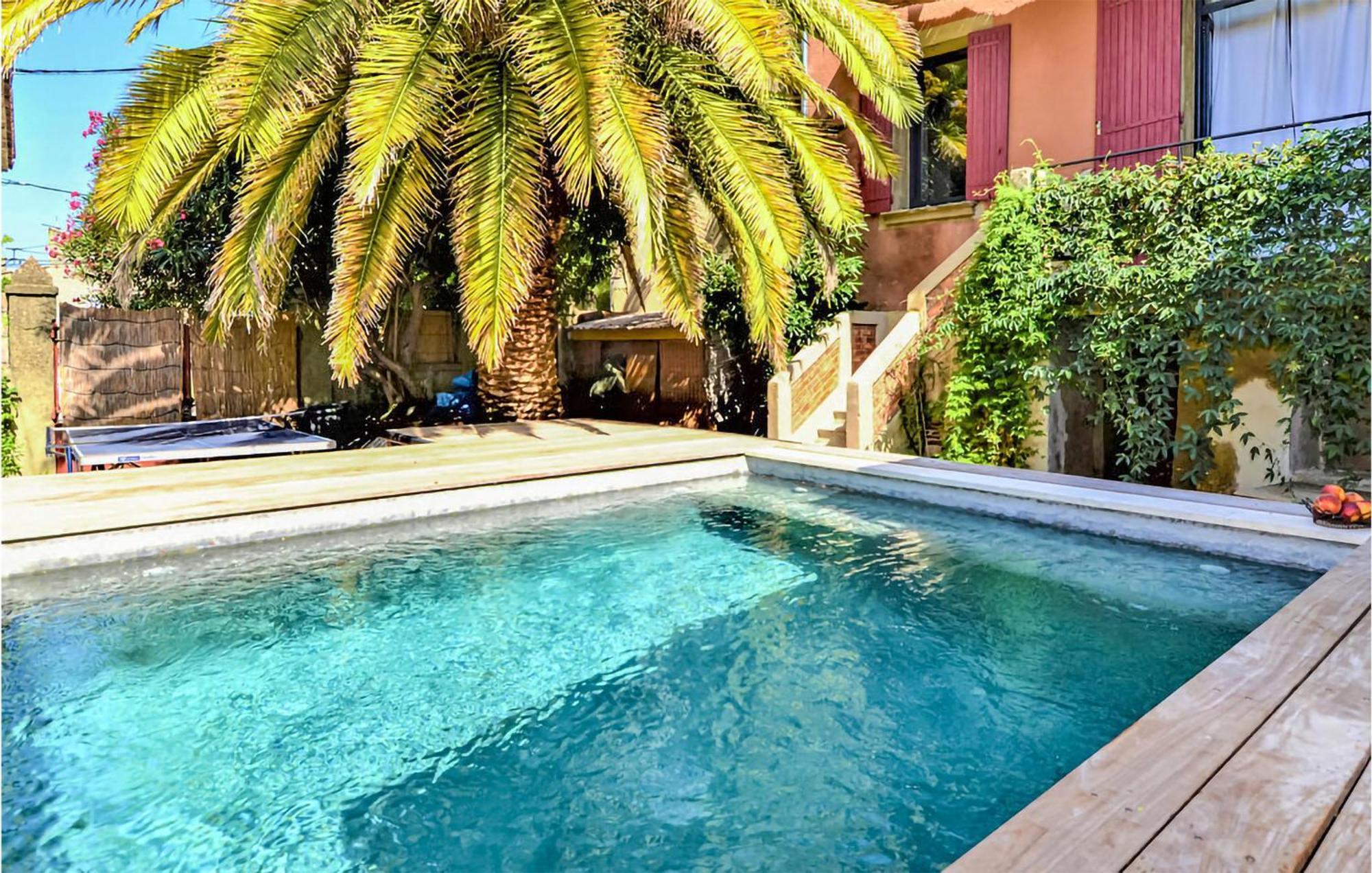 Awesome Apartment In Pujaut With Swimming Pool Exterior foto
